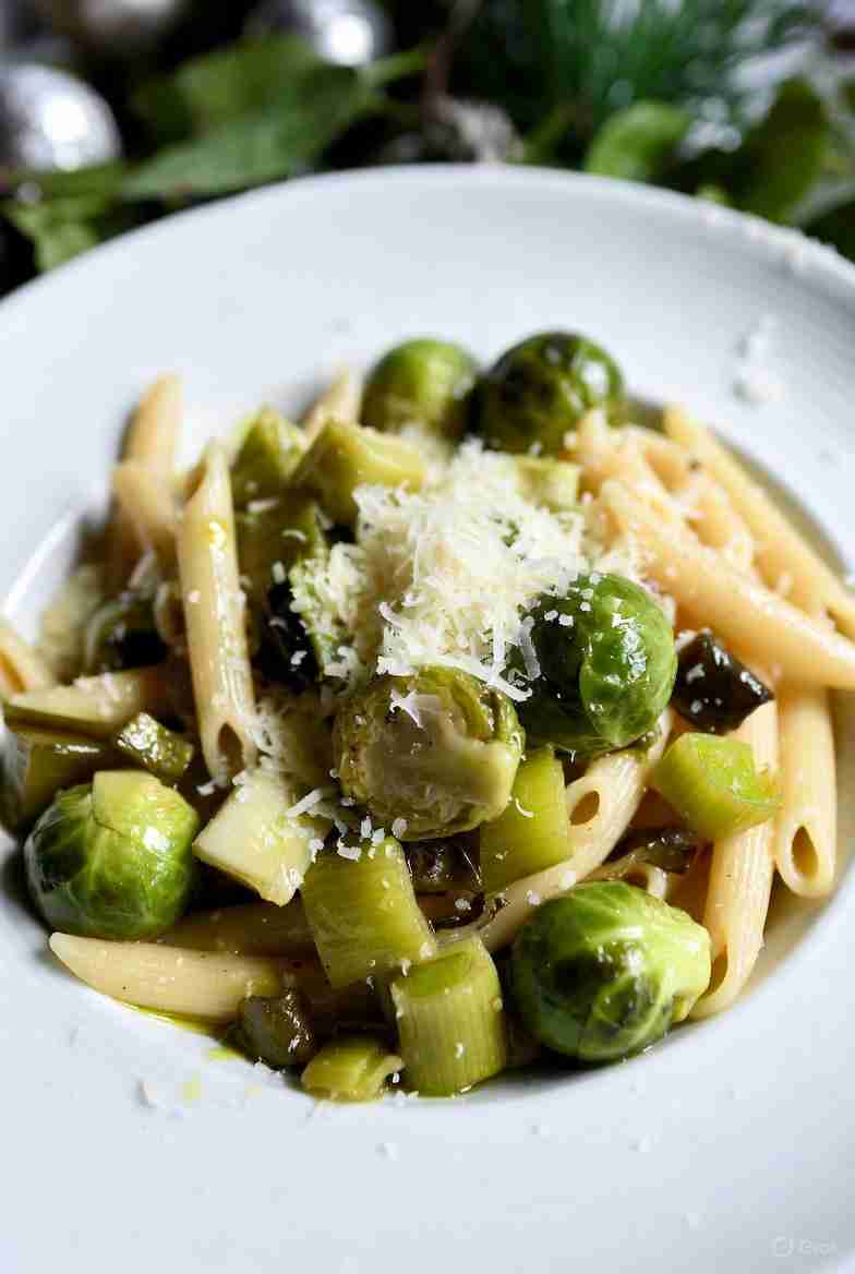 Feestelijke Pasta met Spruitjes Prei en Kaas