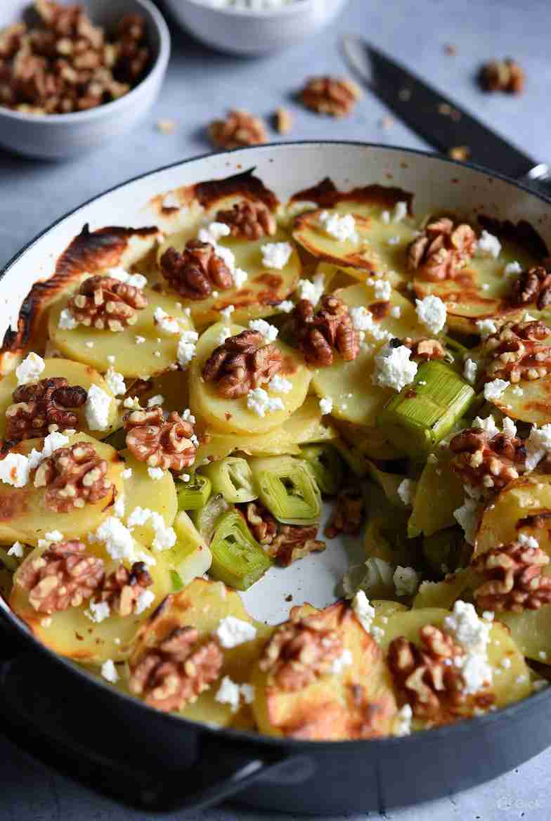 Herfstige Prei Aardappel Gratin met Geitenkaas en Walnoten