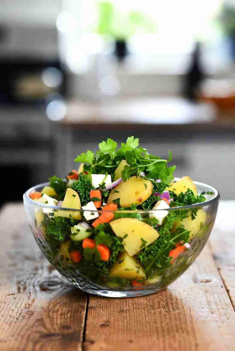 Vegetarische Aardappelsalade met Boerenkool Wortel Prei en Ui