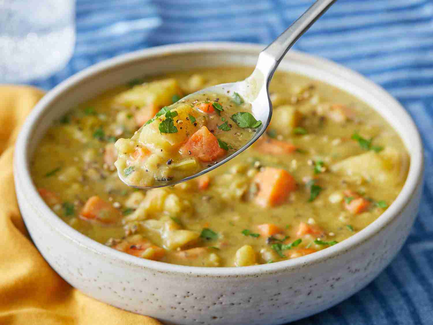 Vegetarische Erwtensoep met Wintergroenten