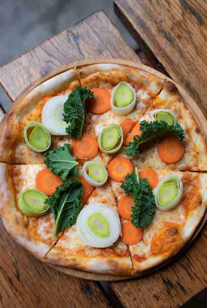Vegetarische Groentepizza met Prei Wortel Ui en Boerenkool
