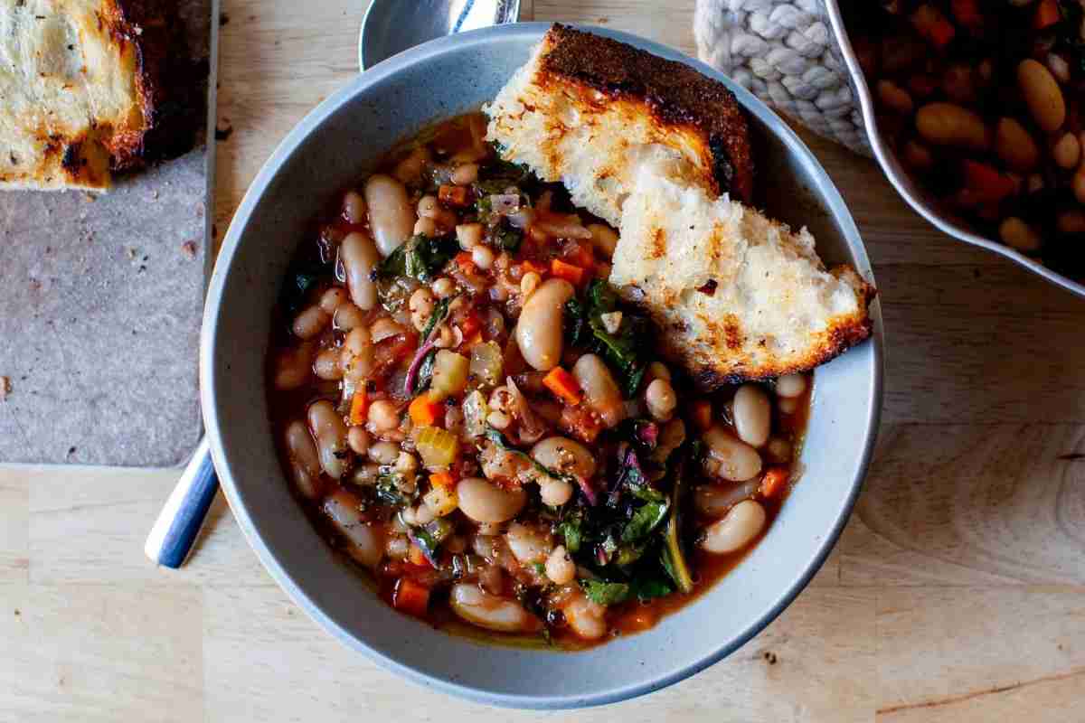 Winterse Vegetarische Bonenstoof met Veel Groente